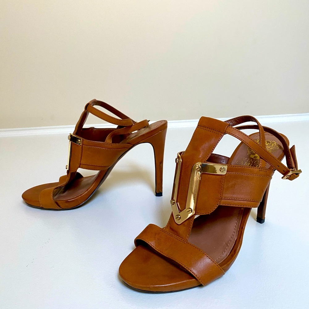 Vince Camuto sexy sandal. In a neutral cognac color with gold details. Size 8.